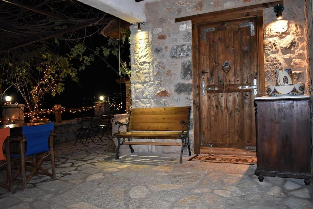 Willa Μικρή Πέτρινη Μεζονέτα 2 Lílaia Zewnętrze zdjęcie